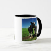 Holstein-Kühe auf einem Gebiet Tasse (VorderseiteRechts)