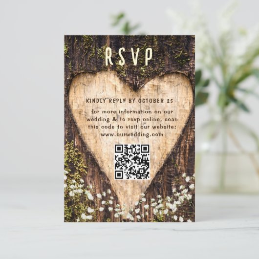Holz Bark Heart Rustic Wedding QR Code RSVP Karte (Stehend Vorderseite)