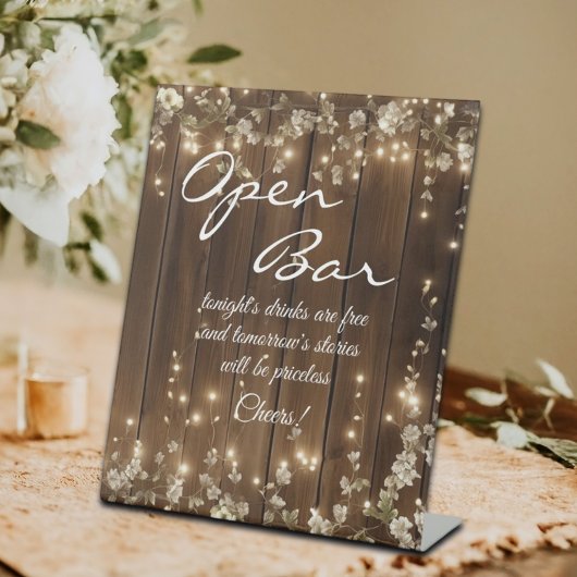 Holz Rustikale, weiße Blumenstränge Lichter Offen Sockelschild