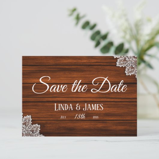 Holz und Spitzen Rustikale Hochzeit Speichern Sie  Save The Date (Stehend Vorderseite)