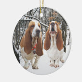 Holz-Weihnachtsverzierung Basset Hounds Snowy Keramik Ornament (Links)