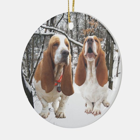 Holz-Weihnachtsverzierung Basset Hounds Snowy Keramik Ornament (Links)