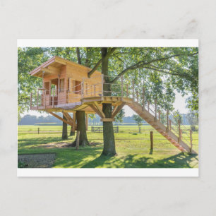 Holzbaumhaus aus Eichenholz mit Gras Postkarte
