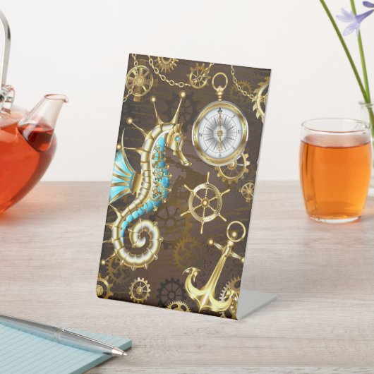 Holzboden mit mechanischem Seepferd Sockelschild (In SItu)