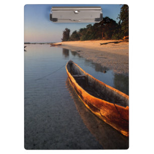 Holzboote am Tondooni-Strand Klemmbrett