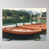 Holzboote im Foto Bohinj, Slowenien Poster (Vorne)