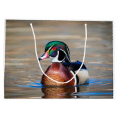 Holzente in einem Teich Große Geschenktüte (Rückseite)