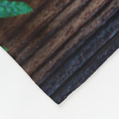 Hölzer mit kleinem Farngras aus Pflanze Fleecedecke (Ecke)