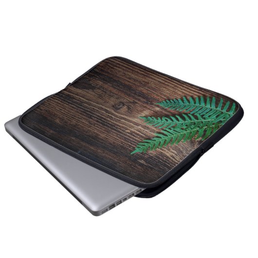 Hölzer mit kleinem Farngras aus Pflanze Laptopschutzhülle (Vorne Knopf)