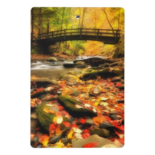 Hölzerne Brücke und Nebenfluss im Fall Mini Klemmbrett (Rückseite)