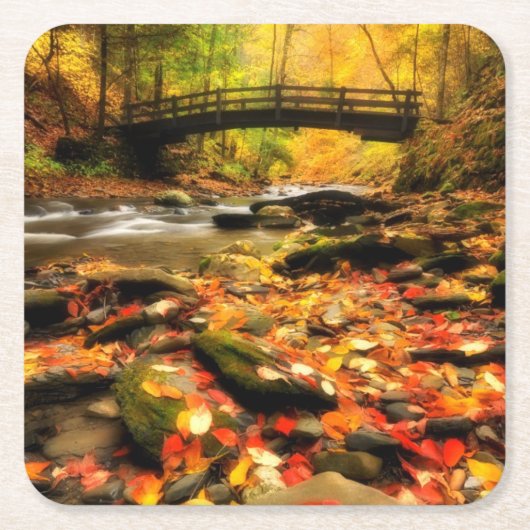 Hölzerne Brücke und Nebenfluss im Fall Rechteckiger Pappuntersetzer (Vorderseite)
