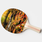 Hölzerne Brücke und Nebenfluss im Fall Tischtennis Schläger (Seitenansicht)