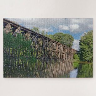 Hölzerne Eisenbahnbrücke über einen Fluss Puzzle