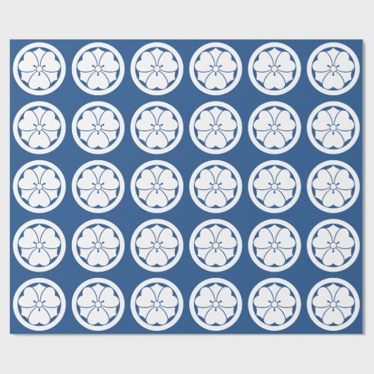 Hölzerner Sauerampfer mit Schwertern im Kreis Geschenkpapier (Flach)