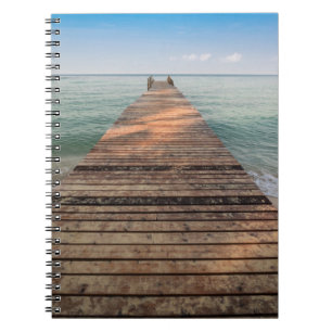 Hölzerner Weg-Weg und Meer im Sommer Notizblock