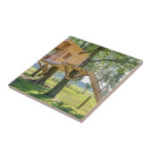 Hölzernes Baumhaus in der Eiche mit Gras Fliese (Seite)