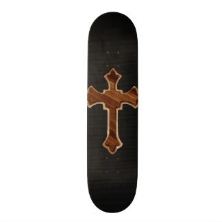 Hölzernes Kreuz auf dunklem Gewebe-Bild-Druck Skateboard