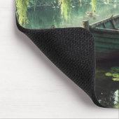 Hölzernes Ruderboot unter einer Weide Mousepad (Ecke)