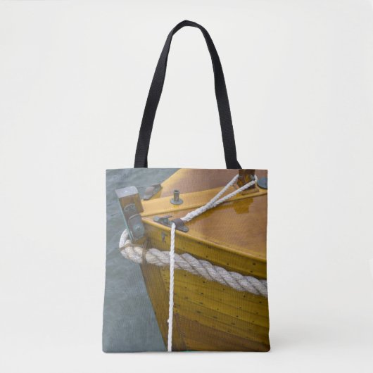 Hölzernes Segelboot im Wasser Tasche (Vorderseite)