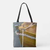 Hölzernes Segelboot im Wasser Tasche (Rückseite)