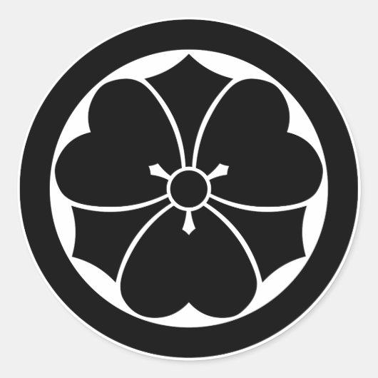 Holzfass mit kreisförmigen Schwertern Runder Aufkleber (Vorderseite)