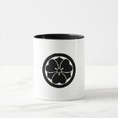 Holzfass mit kreisförmigen Schwertern Tasse (Zentrum)