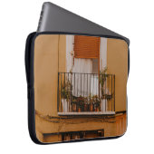 HOLZFENSTER MIT GRÜNEN PFLANZE LAPTOPSCHUTZHÜLLE (Vorne Rechts)