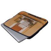 HOLZFENSTER MIT GRÜNEN PFLANZE LAPTOPSCHUTZHÜLLE (Vorne Knopf)