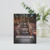 Holzfußgängerbrücke mit Waldweg Postkarte (Stehend Vorderseite)