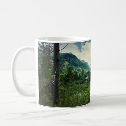 Holzhaus, Berglandschaft. Kaffeetasse (Links)