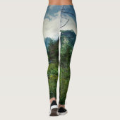 Holzhaus, Berglandschaft. Leggings (Rückseite)