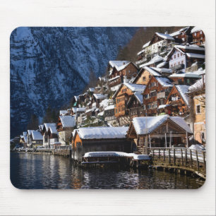 Holzhäuser am See in Hallstatt, Österreich Mousepad
