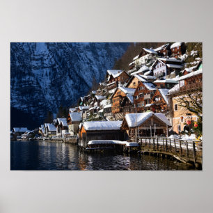 Holzhäuser am See in Hallstatt, Österreich Poster