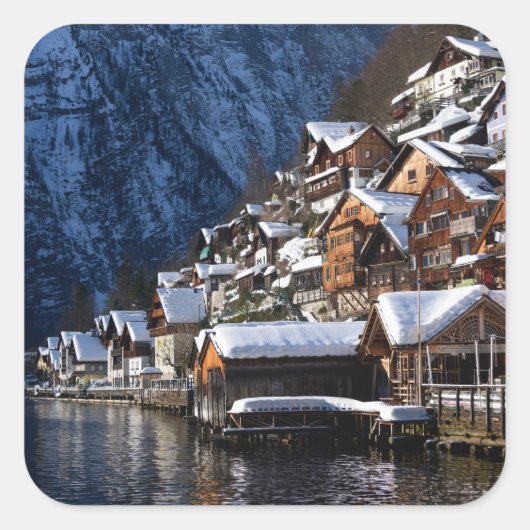 Holzhäuser am Seeufer in Hallstatt, Österreich Quadratischer Aufkleber (Vorderseite)