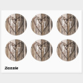Holzherz Etching Rustic Monogram Wedding Label Runder Aufkleber (Blatt)
