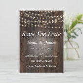 Holzhintergrund mit eleganten Leuchten Save The Date (Stehend Vorderseite)