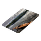 Holzkajak am Ufer des Bibersees Magnet (Linke Seite)