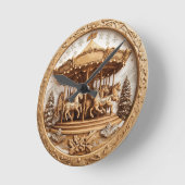 Holzkarussell in einer Schneeszene Runde Wanduhr (Winkel)