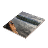 Holzkayak am Ufer des Bibersees Fliese (Seite)