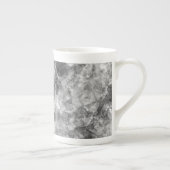 Holzkohle-Krummpling Porzellantasse (Rechts)