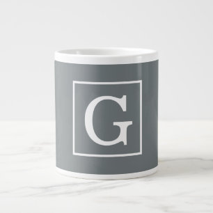 Holzkohlegrau Weiß gerahmtes Anfangsmonogramm Jumbo-Tasse