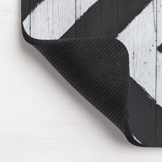 Holzkörner in Schwarz und Weiß gestrichen Mousepad (Ecke)