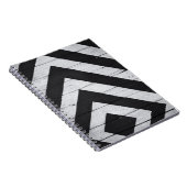 Holzkörner in Schwarz und Weiß gestrichen Notizblock (Rechte Seite)