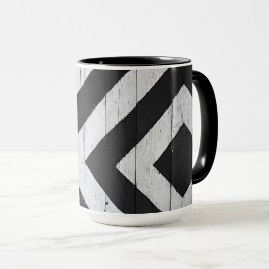 Holzkörner in Schwarz und Weiß gestrichen Tasse (VorderseiteRechts)
