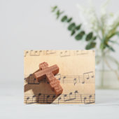 Holzkreuz auf Notenpapier Postkarte (Stehend Vorderseite)
