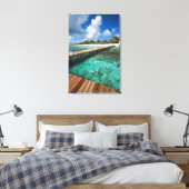 Holzpfeife, die mit Strand verbunden ist Leinwanddruck (Insitu (Schlafzimmer))