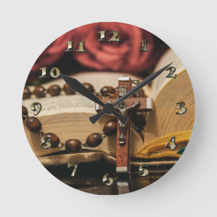 Holzrosary mit Jesus am Kreuz Runde Wanduhr