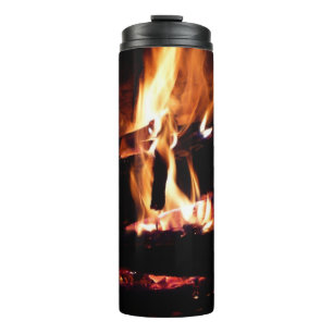 Holzscheite im Kamin Warme Feuerfotografie Thermosbecher