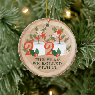 Holzschlitz gerollt mit einem lustigen Toilettenpa Keramik Ornament