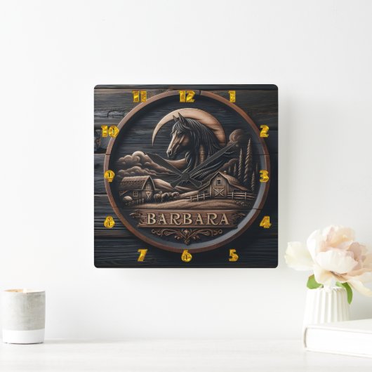 Holzschnitzerei mit Pferd- und Stalllandschaft Quadratische Wanduhr (Zuhause)